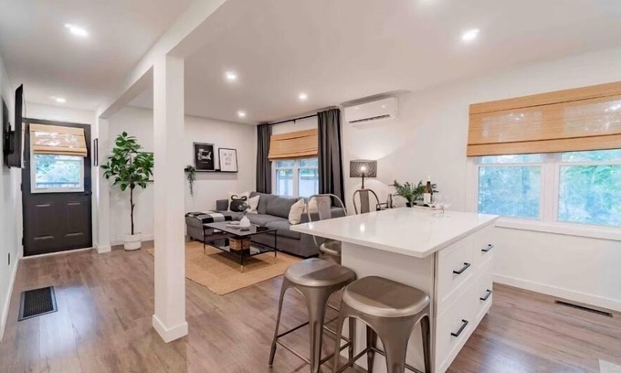 Beamsville Apartment | Fully Efficient Hotel-Style Suite on Wine Route