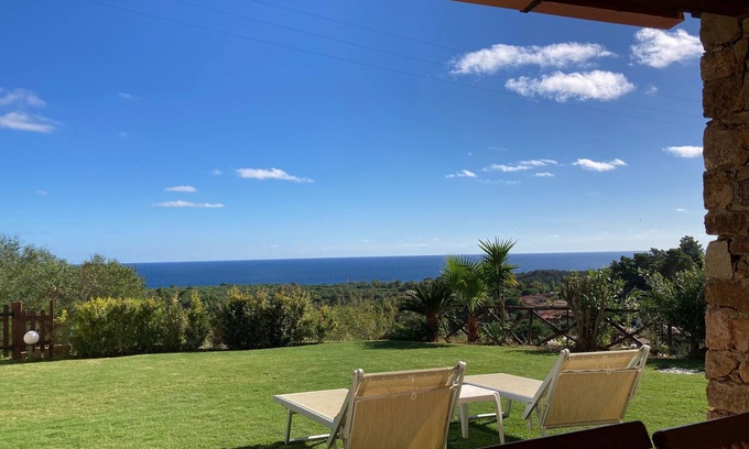 Eden Rock Villa | Fully-equipped seaview villa w/aircon & fast WiFi within 20min walk from beach
