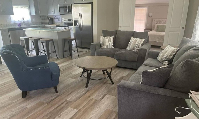 North Newport News House | Fully furnished 3 bedrooms house. Near Busch Gardens and Colonial wiiliamsburg.