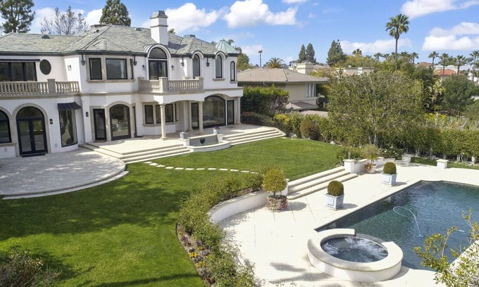 Sherman Oaks House | Fully Furnished Gated Beverly Hills Estate
