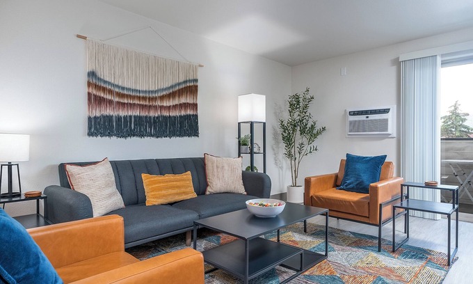 Kalispell Apartment | Fully furnished king suit one bedroom apartment.