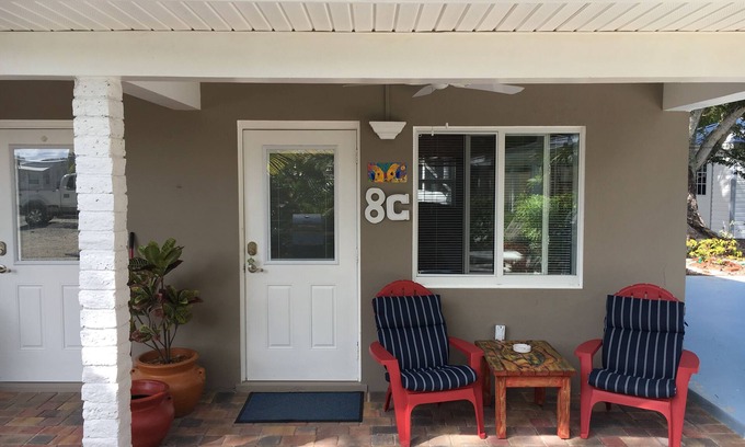 Marathon Apartment | Fully furnished studio, 50 yards from ocean, shared pool, fishing-jetty
