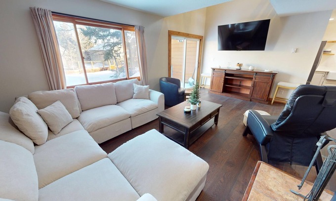 Willowbrook Meadows House | Fully Updated! Pet Friendly, Sauna, Garage. Near Fishing, Parks, Trails