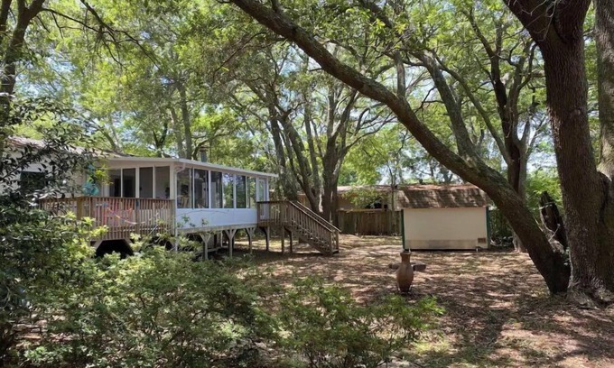 Charleston House | Fun Family-Friendly Home near Folly with Big Yard!
