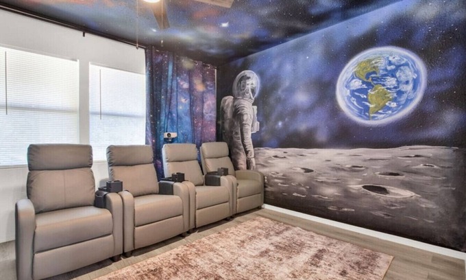 Clear Lake City House | Fun Family Stay & Play w/Game Room & Movie Room