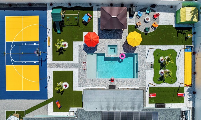 Bradenton House | Fun-Filled Family Oasis with Pickleball, SPA, HTD Pool, Fire Pit near AMI