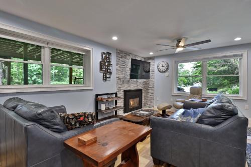 Killington House | Fun In Fun Out Ski Home - Main Floor, Renovated 3BR-2BA, Hot Tub, Close to Resort