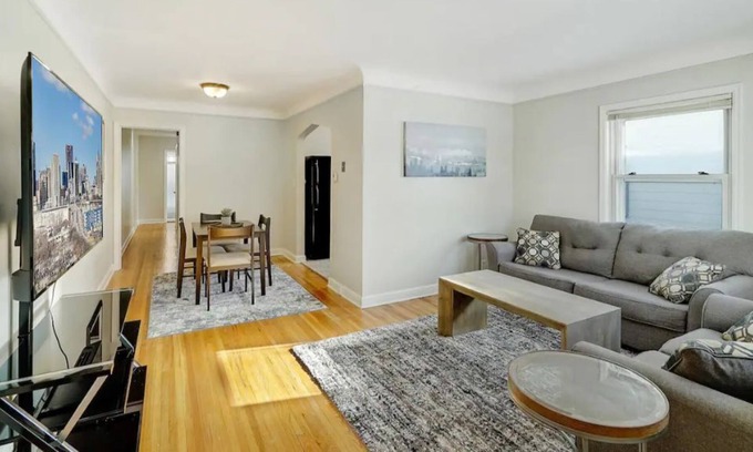 Southwest Minneapolis Apartment | Fun & Spacious Duplex for you!