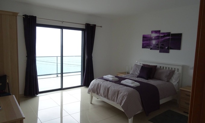 Santa Maria Maior Villa | Funchal Old Town Villa Exceptional Ocean Views 5 min walk to shops & restaurants