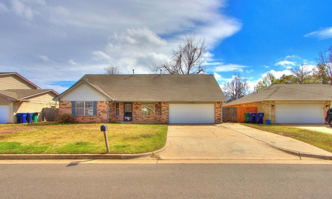 Oklahoma City House | Furnished 4BR OKC Home w/Garage, Yard & Wi-Fi – 30+ Day Corporate Stay