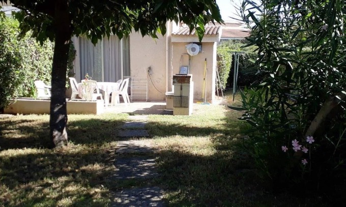 Pineto Apartment | Furnished air-conditioned studio on Lido de la Marana 100 m from the sea