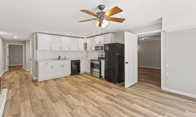 Columbia House | Furnished All Inclusive Suite