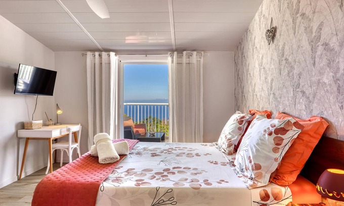 Petite-ÃŽle Apartment | Furnished with pool and ocean view terrace