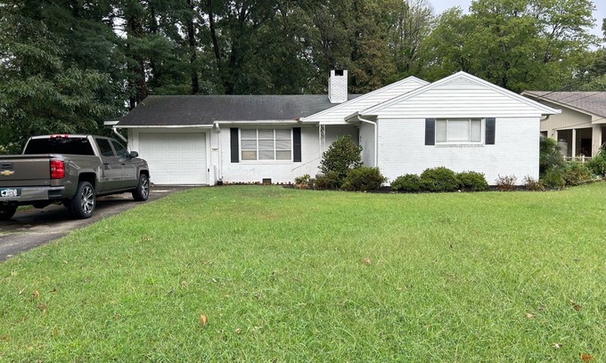 High Point House | FURNITURE MARKET! Cozy House for Rent 5 minutes from Downtown High Point NC.