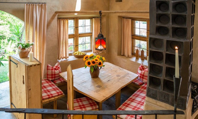 Trostberg Apartment | Fürstenpalais holiday apartment in the tower of Schedling Castle near Lake Chiemsee