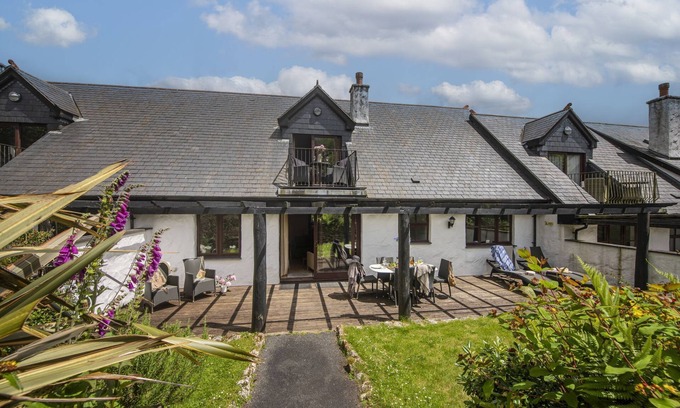 St Wenn Cottage | Fuschia, Lodge 15, Hustyns - a lodge that sleeps 6 guests in 3 bedrooms