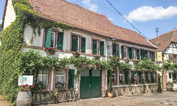 Neustadt-Hambach Apartment | Fuxbau