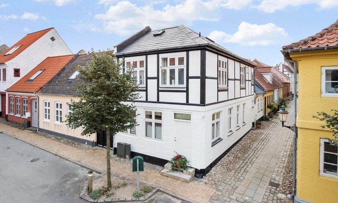 Assens House | FY250 Assens - Badstuestræde 8