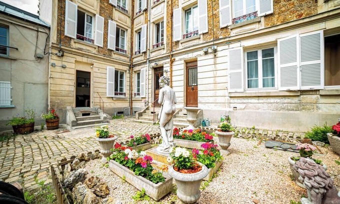 Saint-Louis Apartment | Géranimus Versailles : Palace