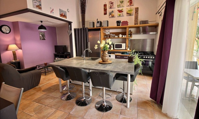 Cabrieres-d'Avignon House | Gîte 4 Étoiles Dans un Écrin de Verdure, Proche Tous Commerces, Piscine