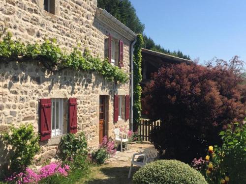 Veranne House | Gîte authentique avec cheminée et wifi, près du Pilat - FR-1-496-255