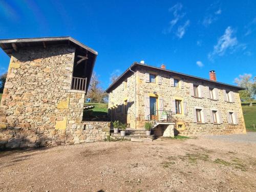 Belmont-de-la-Loire House | Gîte campagnard convivial avec terrasse et animaux acceptés - FR-1-496-304