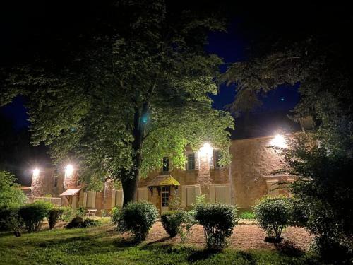 Souvigny House | Gîte charmant à Souvigny avec jardin paisible, 6 pers, animaux admis - FR-1-489-583