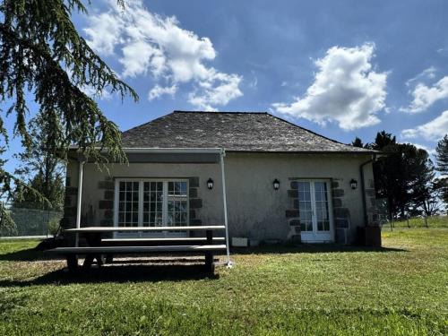Brive-la-Gaillarde Apartment | Gîte de France Tennis 3 épis - Gîte de France 4 personnes MAE-4621