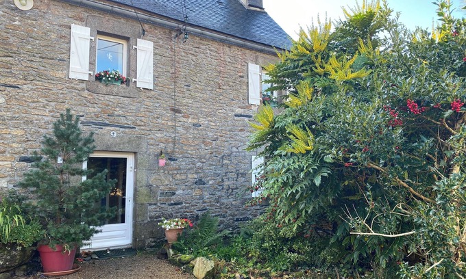 La Feuillee Bed & Breakfast | Gîte de Kerven In a two-hundred-year-old farmhouse in the Monts d'Arrée mountains