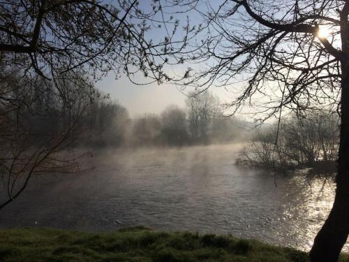 Valdivienne House | Gîte des Lavandières en bordure de Vienne (Civaux)