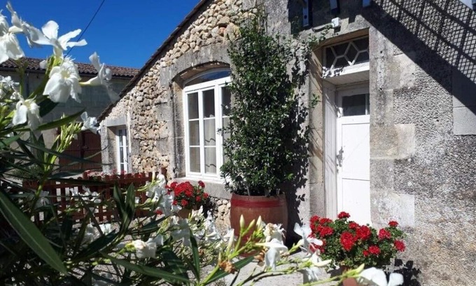 Cubnezais House | Gîte du Domaine de la Gravette