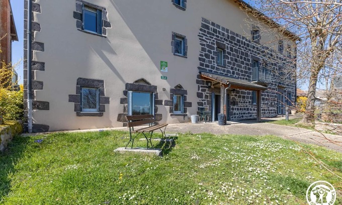 Charbonnieres-les-Varennes House | Gîte Municipal Champagnol