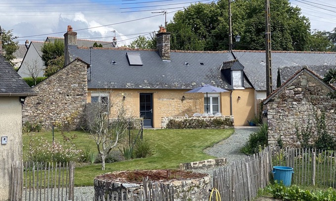 Sainte-Suzanne-and-Chammes House | Gîte du Petit Rocher