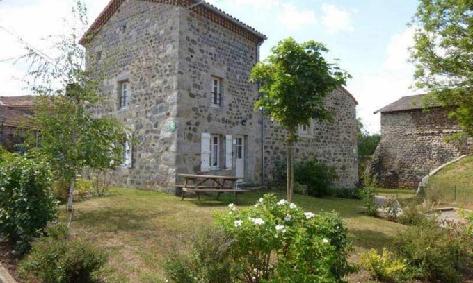 Rauret House | Gîte indépendant 4 pers. à Rauret avec cour, proche gorges de l'Allier, parking privé, animations. - FR-1-582-193