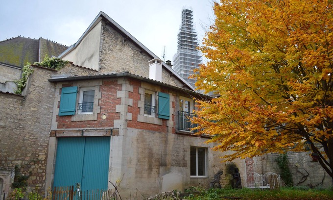 Joinville House | Gîte La Rose Trémière - Maison Avec Terrasse, Idéale Pour un Séjour en Famille