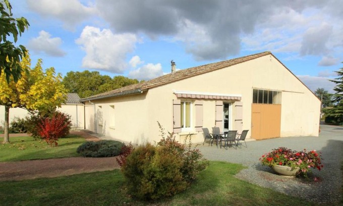 Lussac House | Gîte Lussac, 3 pièces, 4 personnes - FR-1-440-176