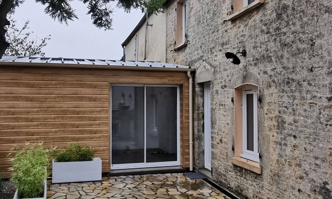 Chef-du-Pont House | Gîte - Maison de Ville Avec Cours Privée