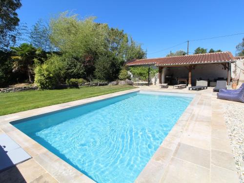 Saint-Hilaire-du-Bois House | Gîte moderne avec piscine en Anjou, proche Saumur et Cholet, idéal pour familles et groupes - FR-1-622-30
