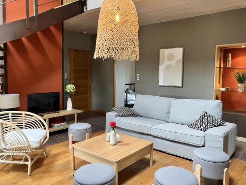 Montbeugny House | Gîte paisible pour 14 pers. avec Wi-Fi et animaux admis en Allier - FR-1-489-593