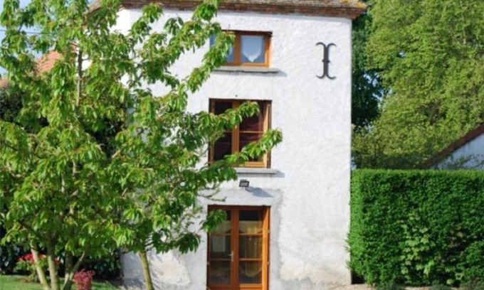 Saint-Pourcain-sur-Sioule House | Gîte Saint-Pourçain-sur-Sioule, 2 pièces, 2 personnes - FR-1-489-30