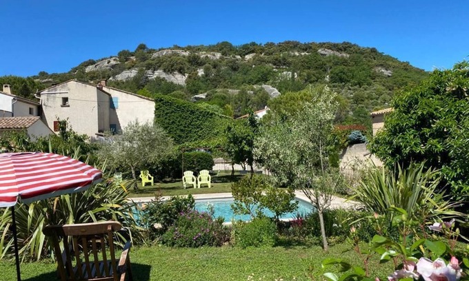 Venasque Apartment | Gîte studio with loggia in Venasque en Provence