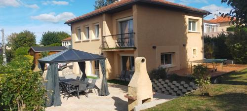 Feyzin House | Gîte tout confort à 15 min de Lyon avec jardin privé