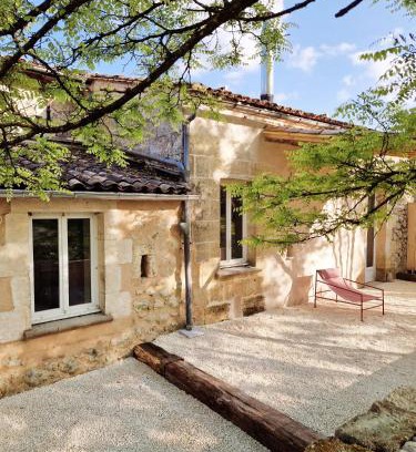 Saint-Romain-la-Virvee House | Gîte Vin'acacia