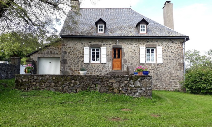 Sainte-Eulalie House | Gïte DU Bosquet Cantal au Calme ! Animaux de Compagnie Acceptés !