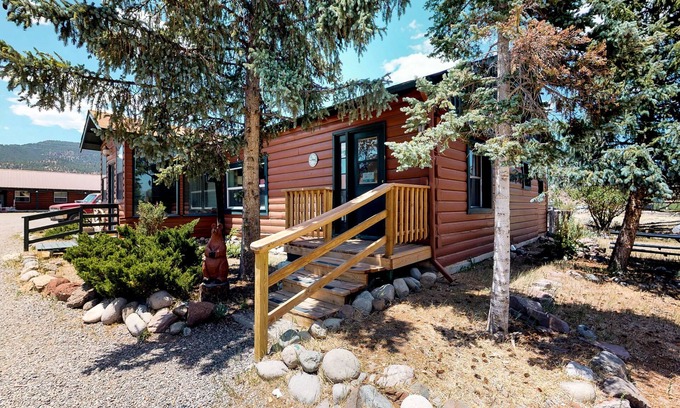South Fork Cabin | "G" Goat Cabin - Affordable 4 Bedroom “G”