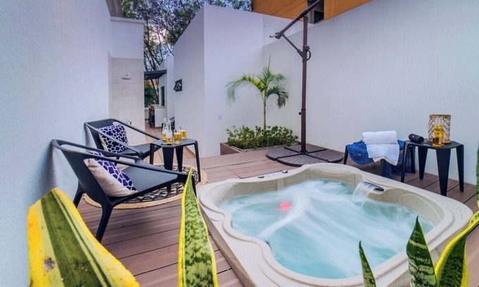 Cali Apartment | G301 | Granada Penthouse w/Private Jacuzzi