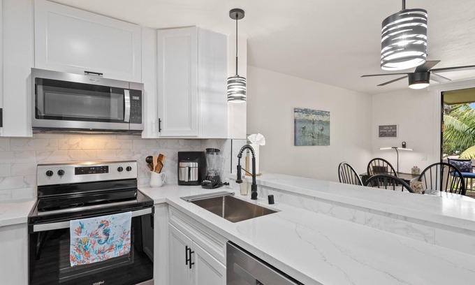 Oceanside Cottage | G6 North Coast Village - 1 Brdrm cottage- Beautiful renovated kitchen, complex directly on beach!