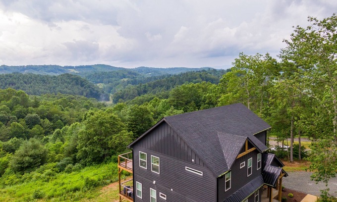 Edens Gate House | Gabby's Getaway! Hot tub, mtn views, nearby river, and game tables
