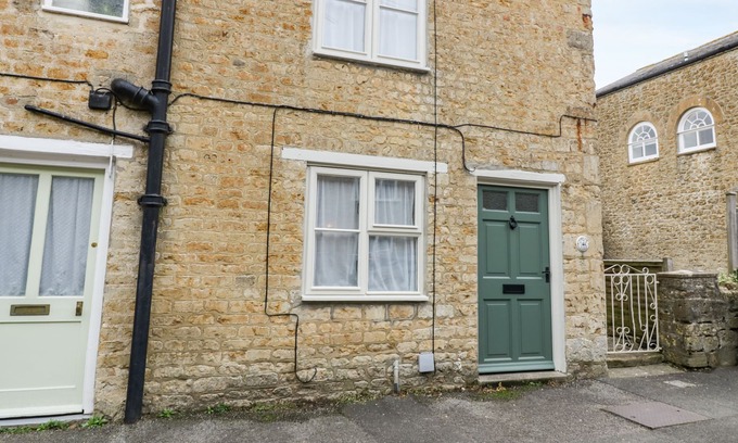Beaminster Cottage | GABLE END COTTAGE, family friendly, with open fire in Beaminster