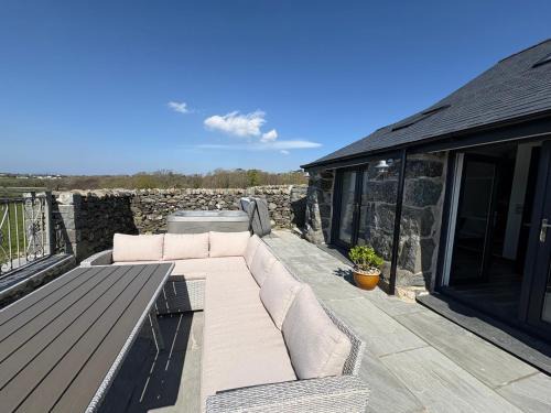 Llanfair House | Gaerau Bach